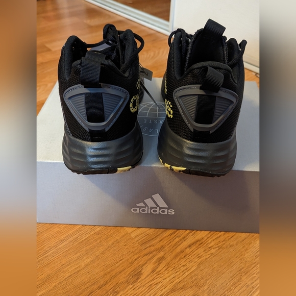 ADIDAS, Mem Shoes, Size 10 - Picture 8 of 8